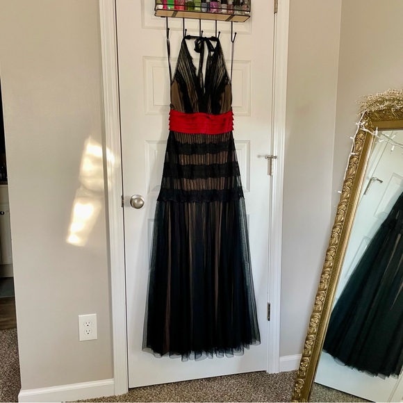 NWT BCBG Floor length red and black tulle gown size 2 - Picture 8 of 13